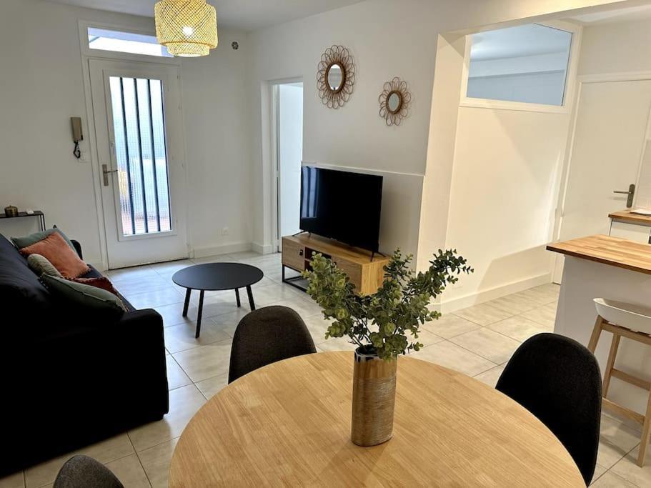 Apartament Le Nid Douillet Nîmes Zewnętrze zdjęcie