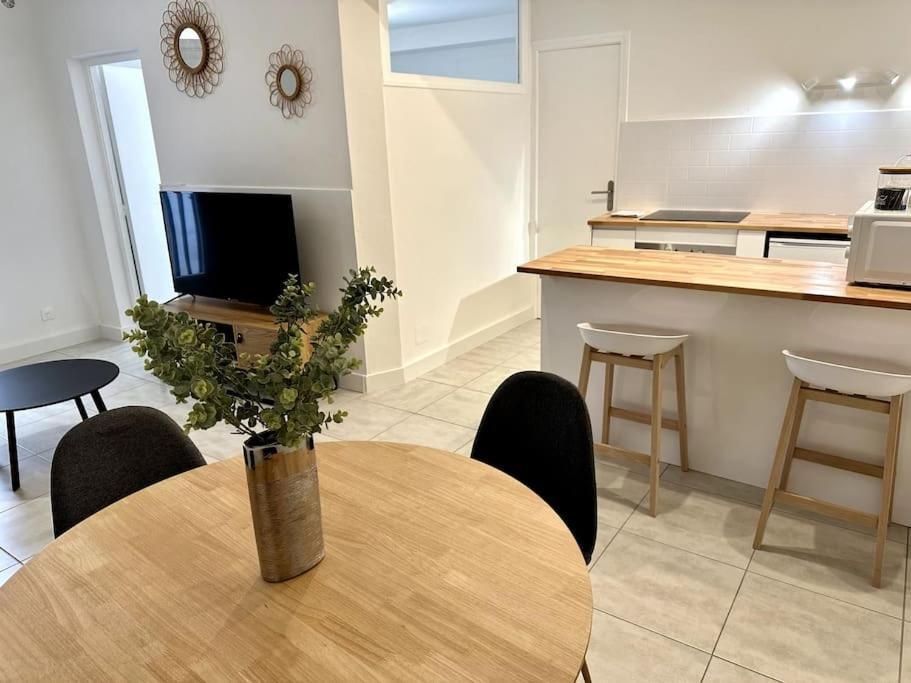 Apartament Le Nid Douillet Nîmes Zewnętrze zdjęcie